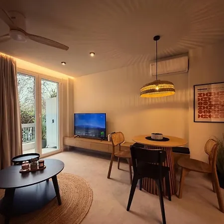 Luxury Sea View Apartment *
